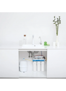 Filtre à osmose inverse Ecosoft Standard PRO avec minéralisation et pompe sur support métallique 