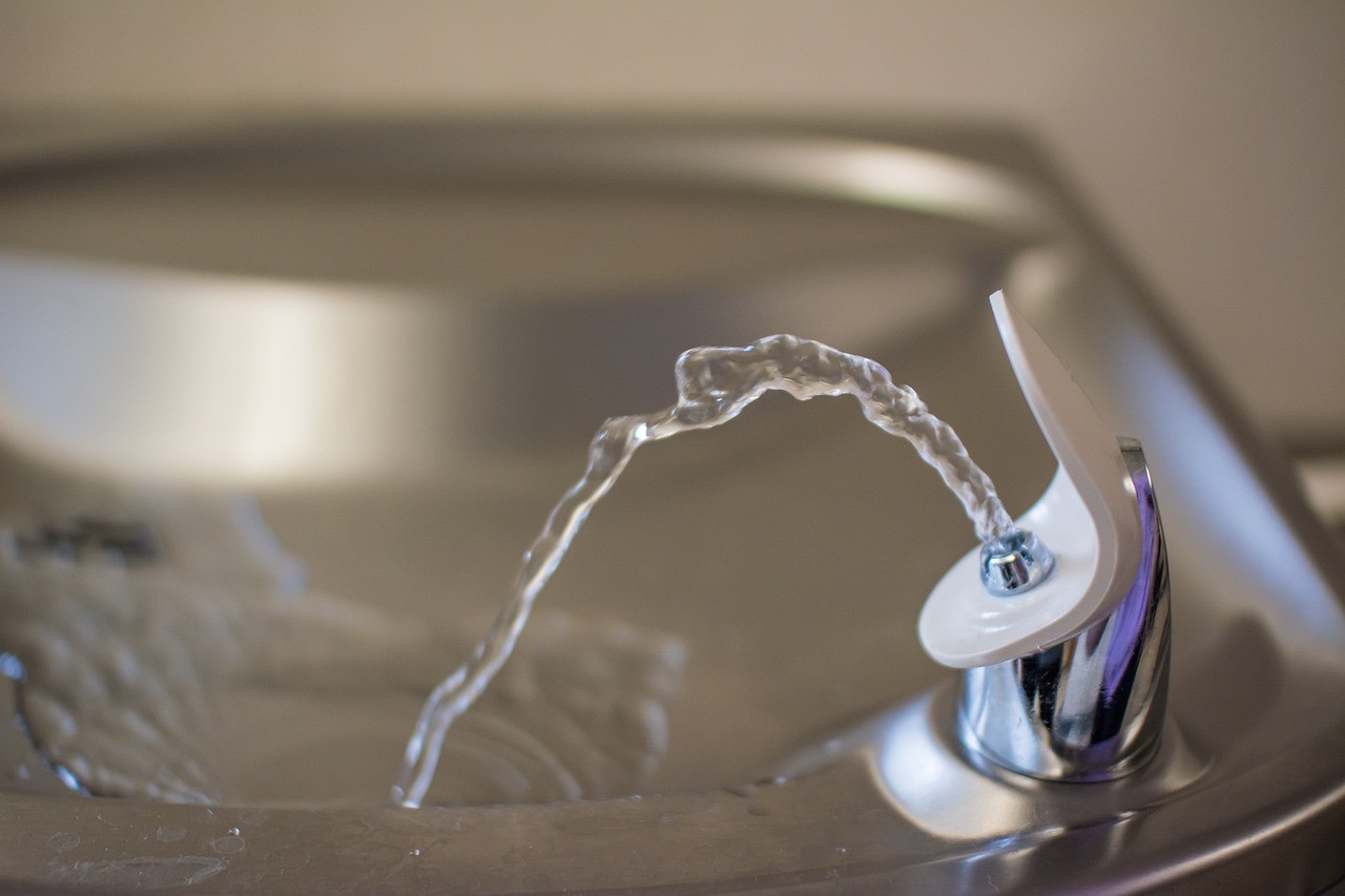 Pourquoi acheter une fontaine à eau atmosphérique pour son domicile